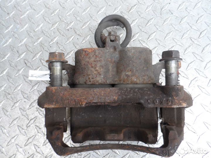 Суппорт передний правый Nissan Xterra N50