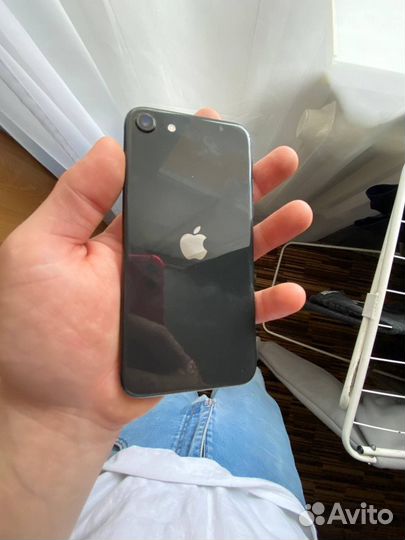 iPhone SE, 64 ГБ