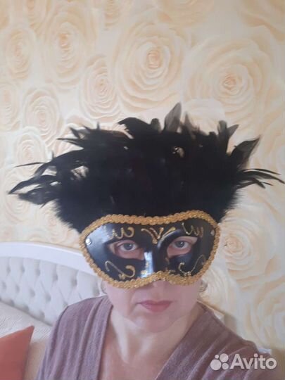 Маска карнавальная с перьями