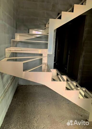 Лестницы г-образные