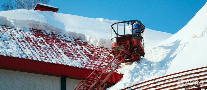 Уборка снега и наледи с крыш. Пром. альпинисты