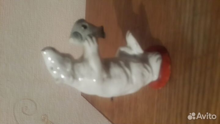 Фарфоровая статуэтка