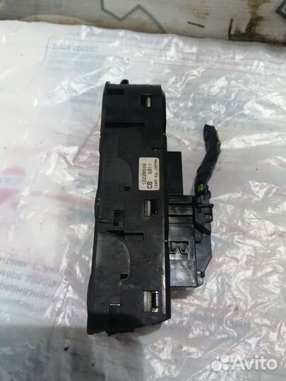 Блок управления стеклоподъемниками Opel Astra H