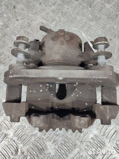 Суппорт передний правый Bmw 3-Series E90 N43B20