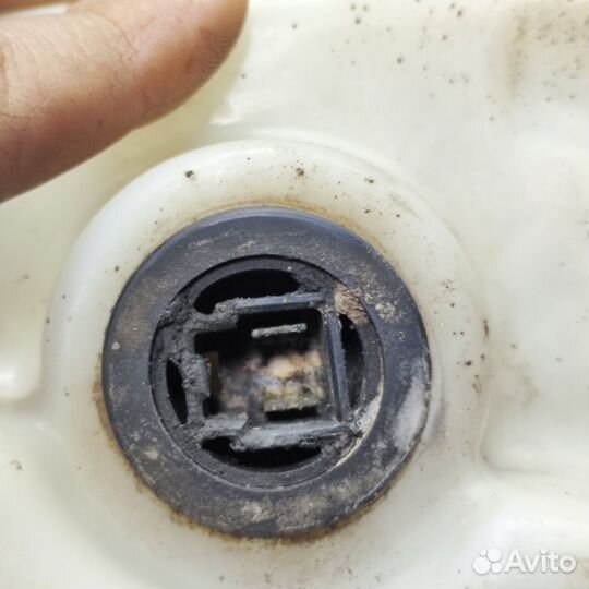 Бачок омывателей Nissan Primera P10