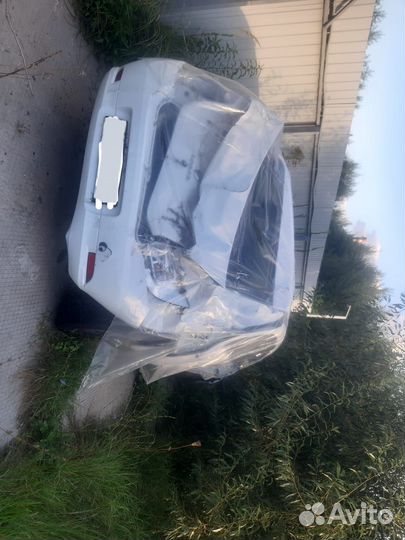 Renault Logan 1.6 МТ, 2020, битый, 200 000 км
