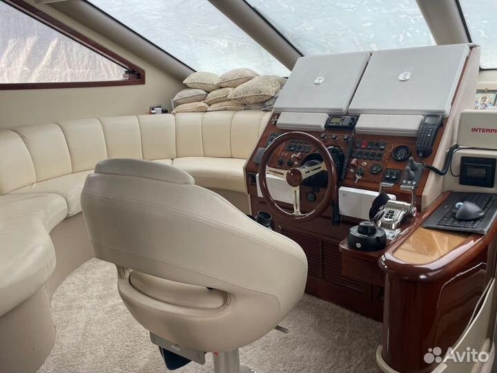 Моторная яхта, катер