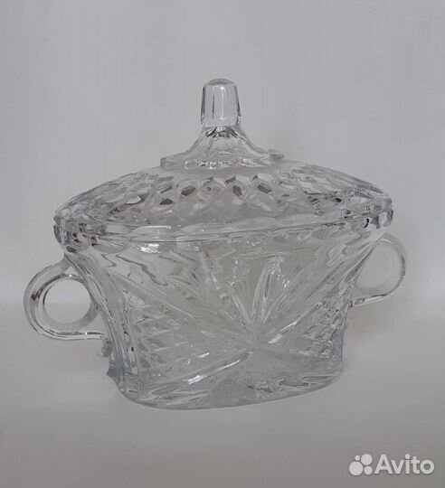 Хрустальная конфетница с крышкой