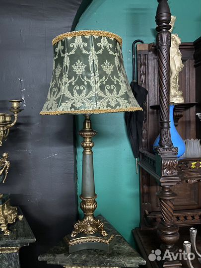 Лампа настольная светильник