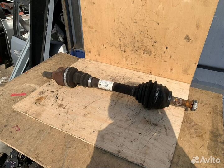 Приводной вал левый Peugeot 308 408 3008