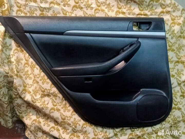 Дверные карты 2 шт. тойота Авенсис т250. цена за 1