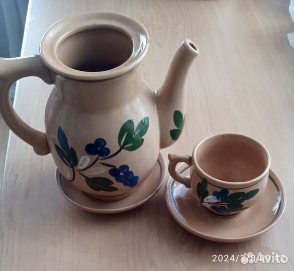 Кувшин с чашечкой и блюдцем