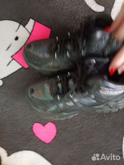 Кроссовки женские