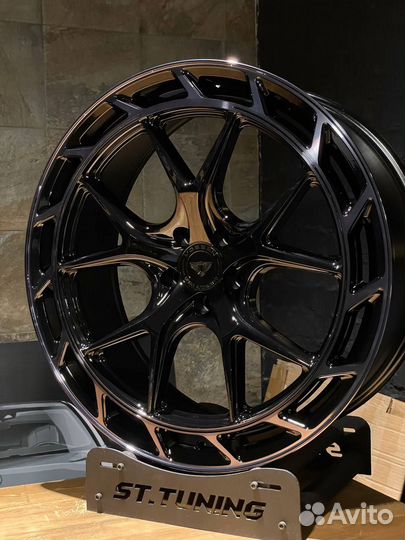 Новые литые диски R22 5x108 Vossen Design