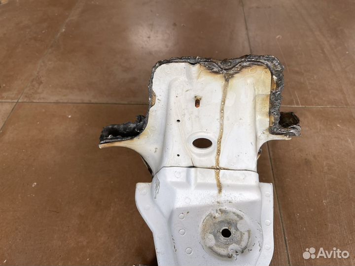 Швеллер опоры двигателя Mercedes w202 c202