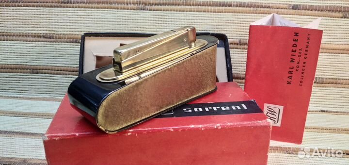 Винтажная бензиновая зажигалка