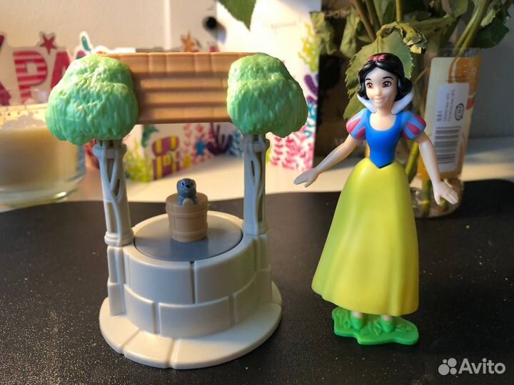 Игрушка из Kinder сюрприз макси 220 г Белоснежка