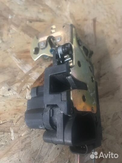 Замок двери передний левый Chevrolet Aveo T200 L34