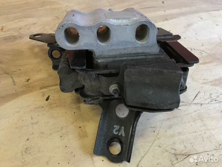 Подушка двигателя Toyota Prius ZVW55 2ZR-FXE 2016