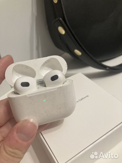 Беспроводные наушники apple airpods