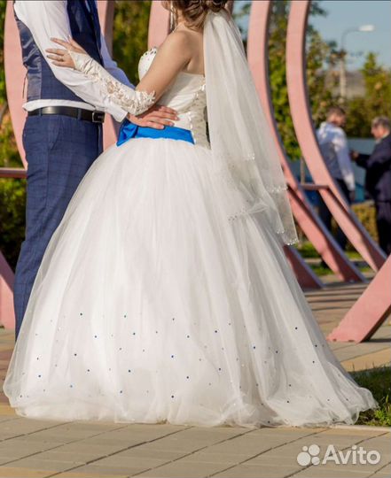Свадебное платье 44-46 как новое