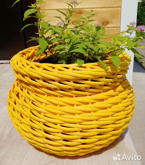 Кашпо из искусственного ротанга