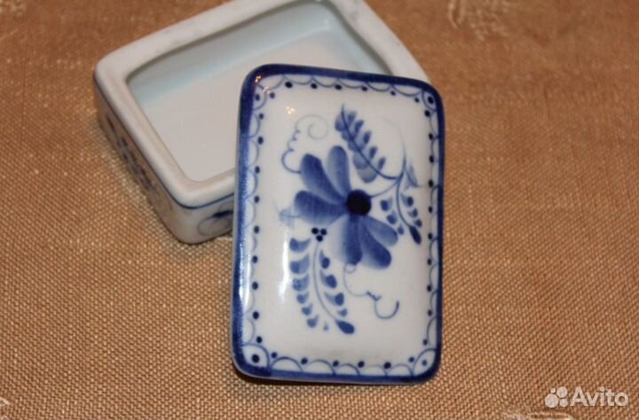 Шкатулка фарфоровая.Гжель