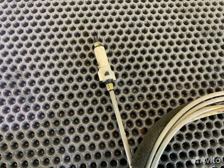 Тросик лючка топливного бака Lexus LX470