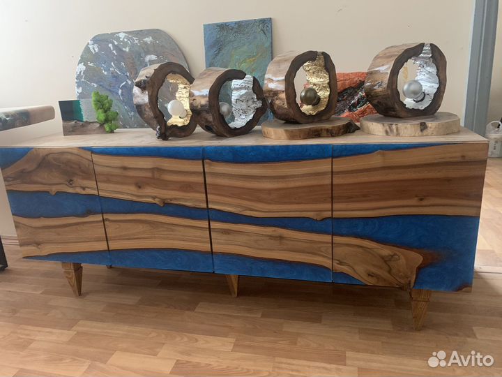 В наличии тумба - фасад из массива со смолой