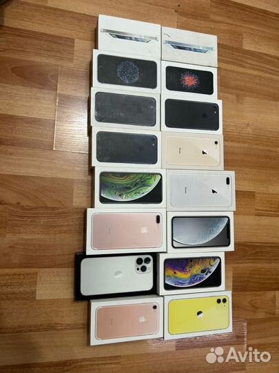 Коробки от Айфонов