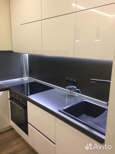 Кухонный гарнитур светлый