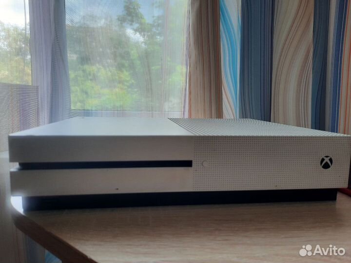 Xbox one s 1tb с играми