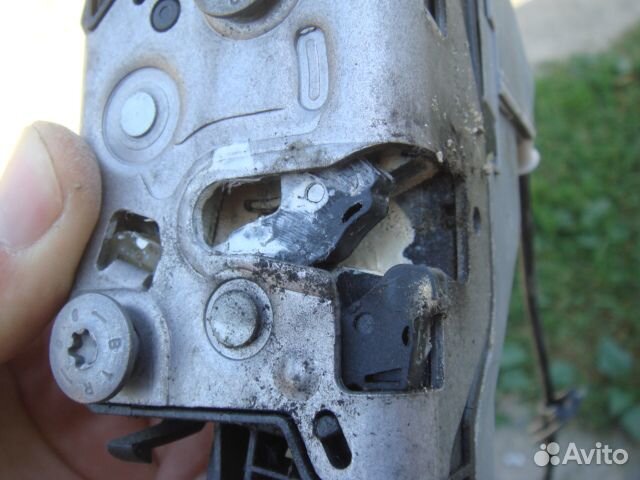 Пежо 308 Замок двери передней правой Peugeot 308