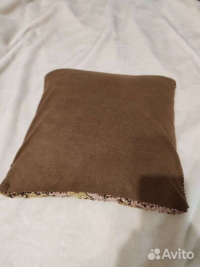 Подушка декоративная с пайетками