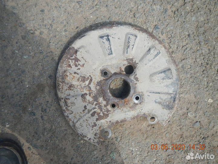 Щит опорный задний левый Hyundai Elantra 2000-2005