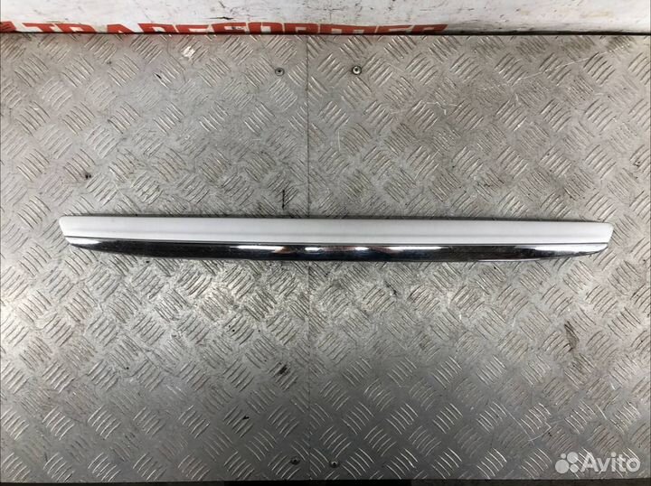 Накладка двери багажника Тойота Королла Филдер E14