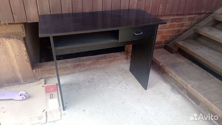 Письменный стол