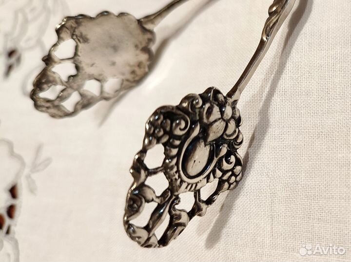 Старинные приборы для сервировки стола