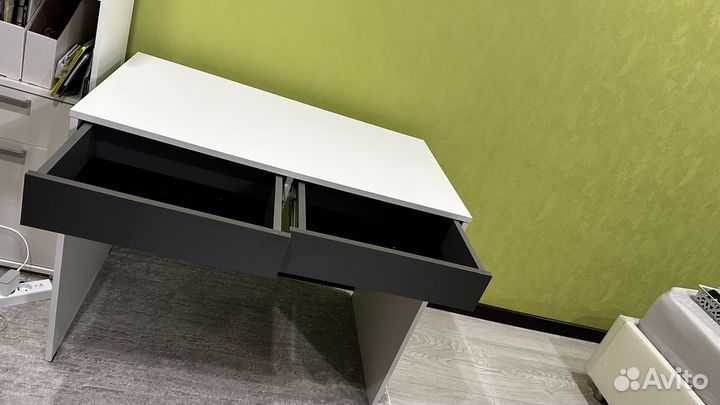 Письменный стол