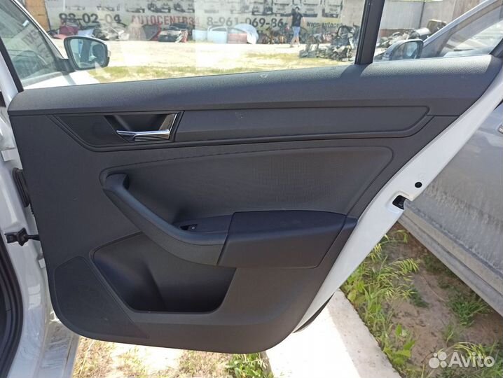 Обшивка двери. Шкода рапид 2 с 2020 года