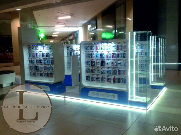 Торговый островок: мобильные гаджеты, чехлы