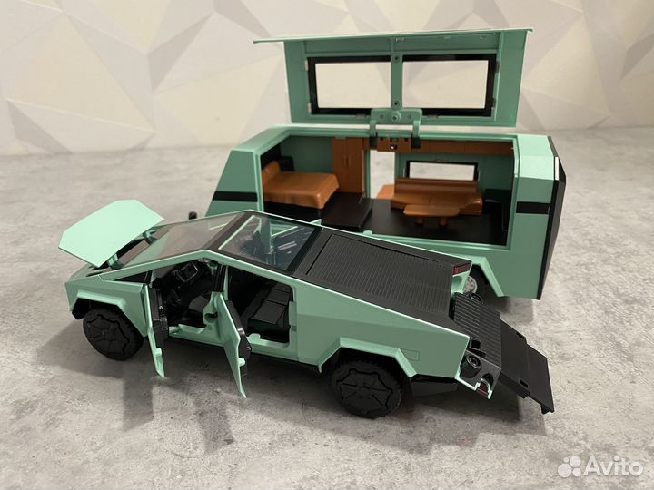 Машинка Тесла Кибертрак с Автодомом