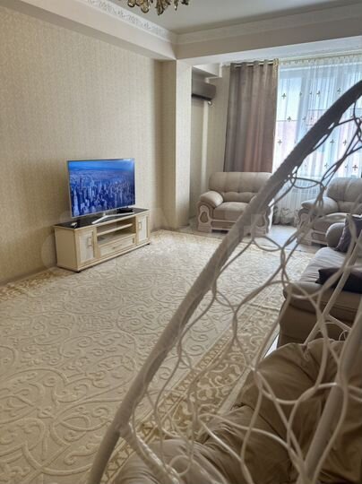 2-к. квартира, 73 м², 2/12 эт.