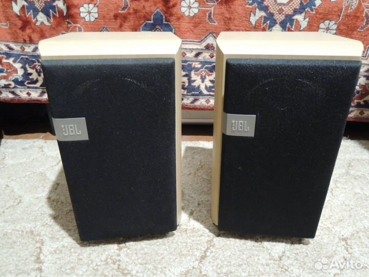 Акустические колонки JBL полочные