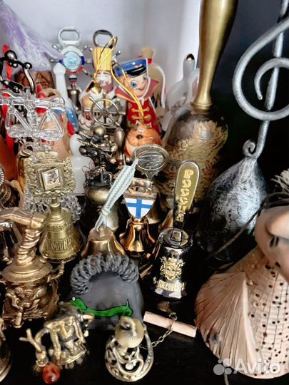 Сувенирные колокольчики около 47 шт