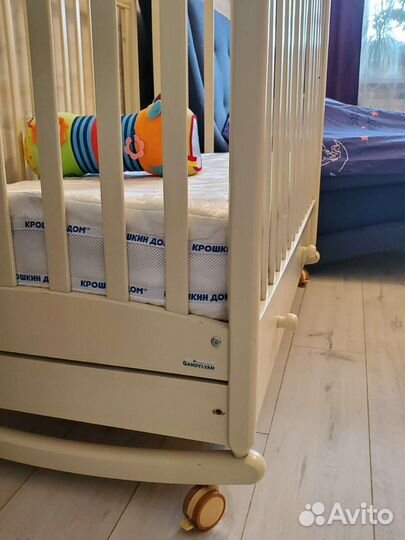 Детская кроватка с матрацем