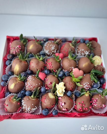 Клубника в шоколаде, букеты