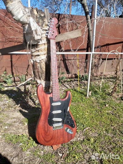 Мастеровая гитара модели stratocaster