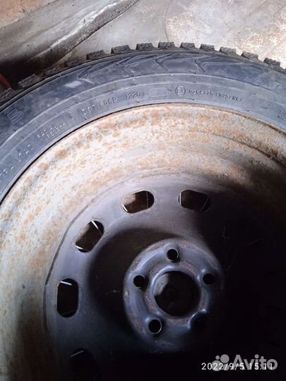 R15 Nokian Tyres Hakka H 195/65, PCD 5x100 DIA 57.1