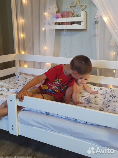 Полка настенная белая